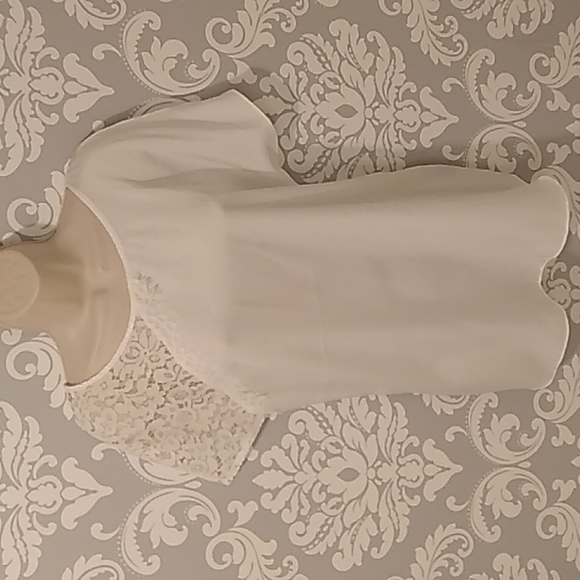 Suzy Shier, White with Lace and Cut-Out - Picture 2 of 6